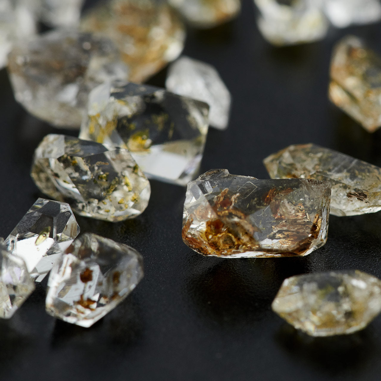 Golden Enhydro/Petrolium Quartz 10G Specimen