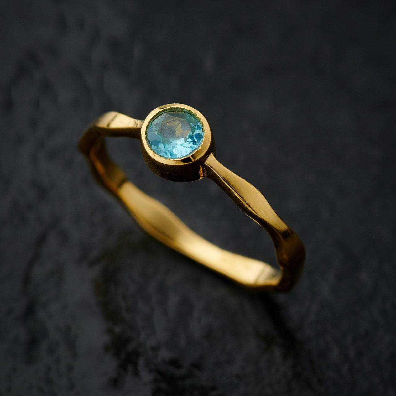 Neon Blue Apatite 18K Vermeil Gold Wavy Ring
