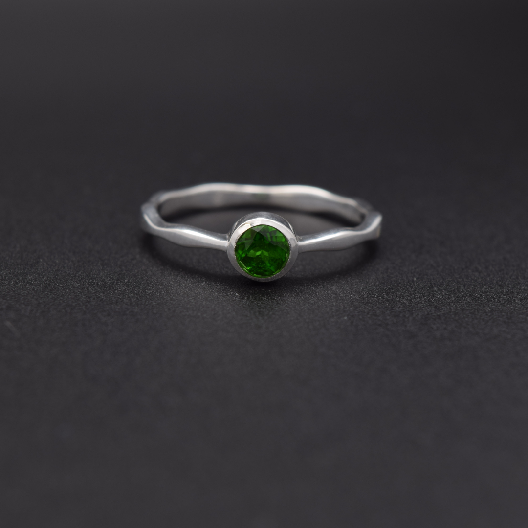 Silvaria Chrome Diopside Wavy Ring