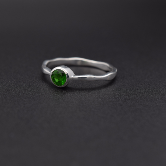 Silvaria Chrome Diopside Wavy Ring