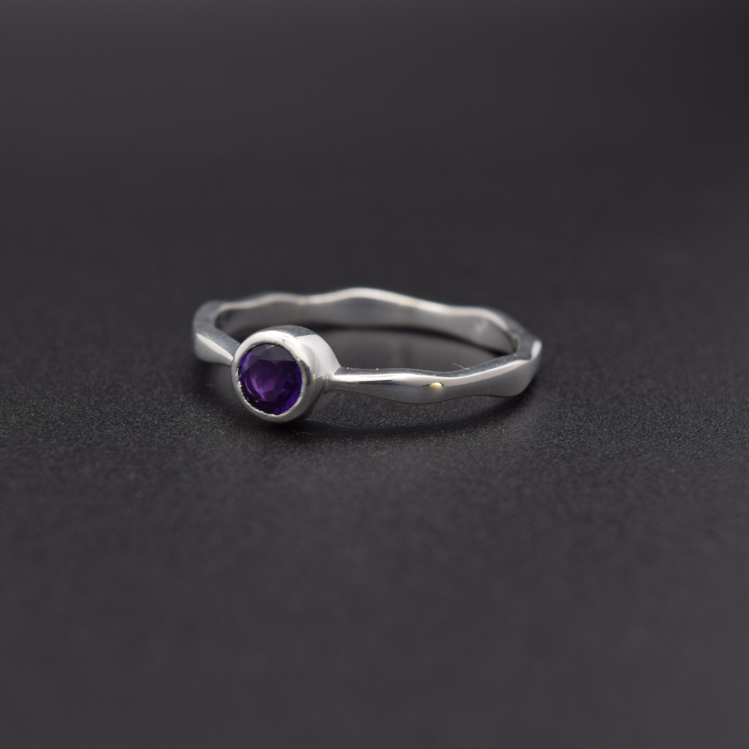 Silvaria Amethyst Wavy Ring