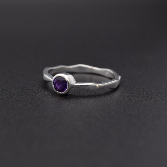 Silvaria Amethyst Wavy Ring