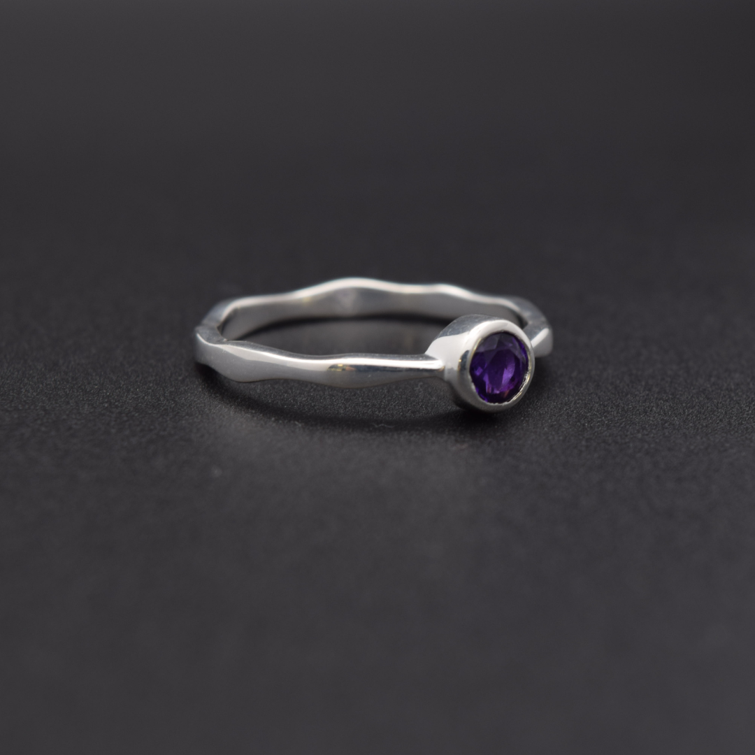 Silvaria Amethyst Wavy Ring