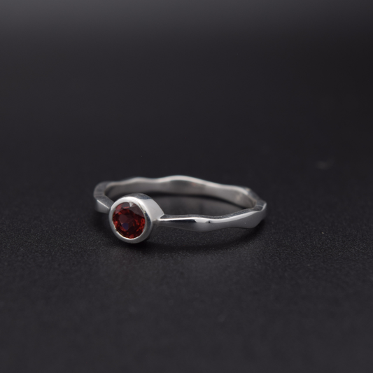 Silvaria Garnet Wavy Ring