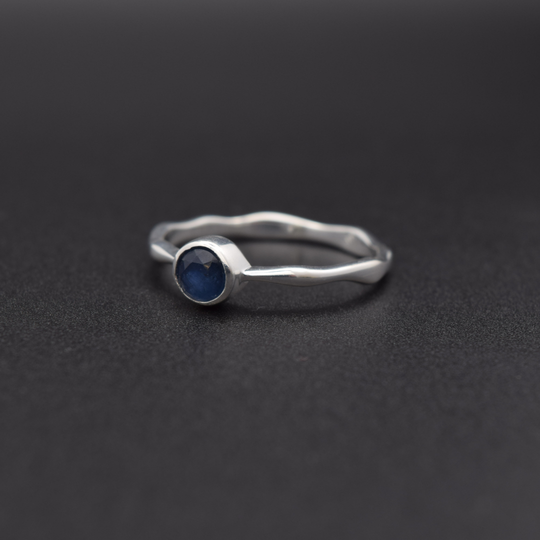 Silvaria Sapphire Wavy Ring