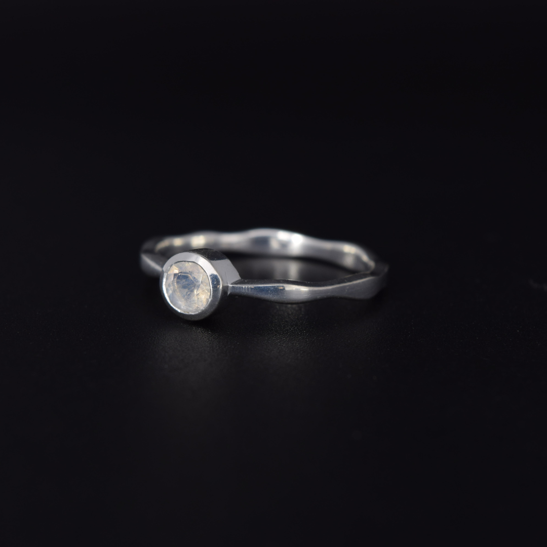 Silvaria Moonstone Wavy Ring