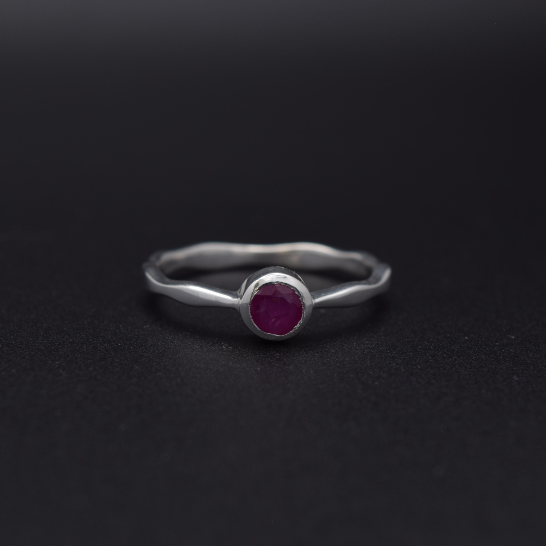 Silvaria Ruby Wavy Ring