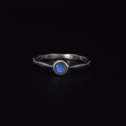 Silvaria Labradorite Wavy Ring